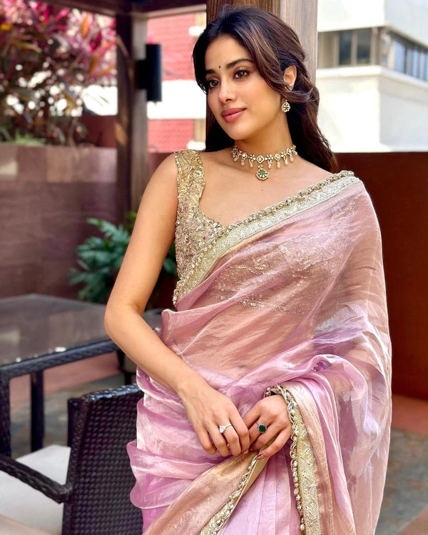 Silk Saree: हर फंक्शन में रॉयल और ग्रेसफुल लुक देने वाली खूबसूरत सिल्क साड़ियां